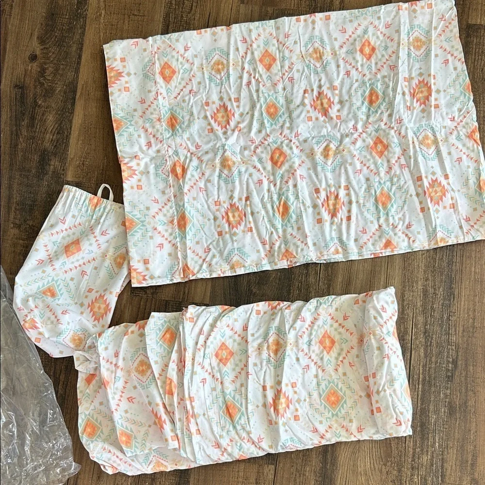 Geometric Patterned Queen Sheet set